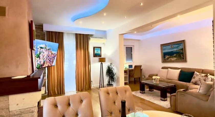 Lux Superior Apartment 120m2 in heart of Budva - Image 1