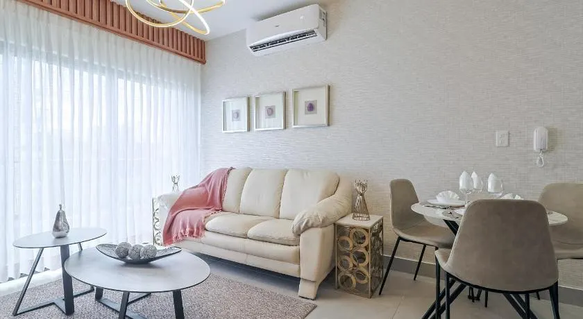Charming City Center Apt, Pool - Image 1