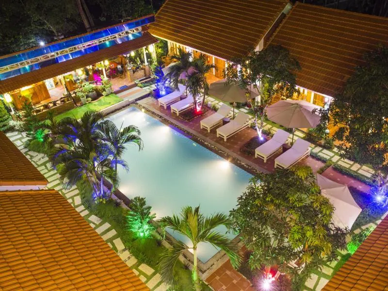 Little Garden Bungalow - Image 1