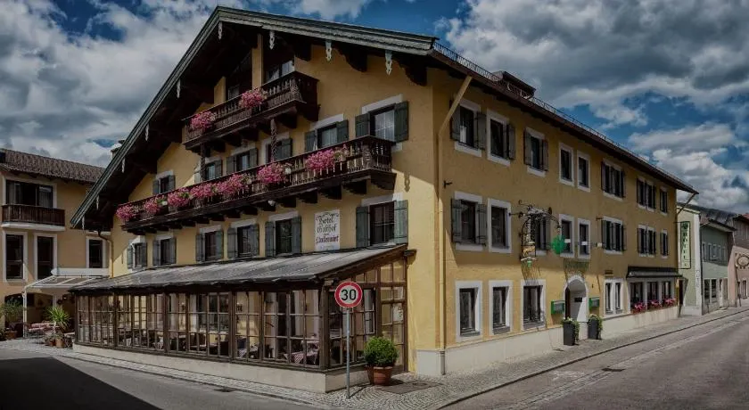 Hotel-Gasthof Zum Unterwirt - Image 1