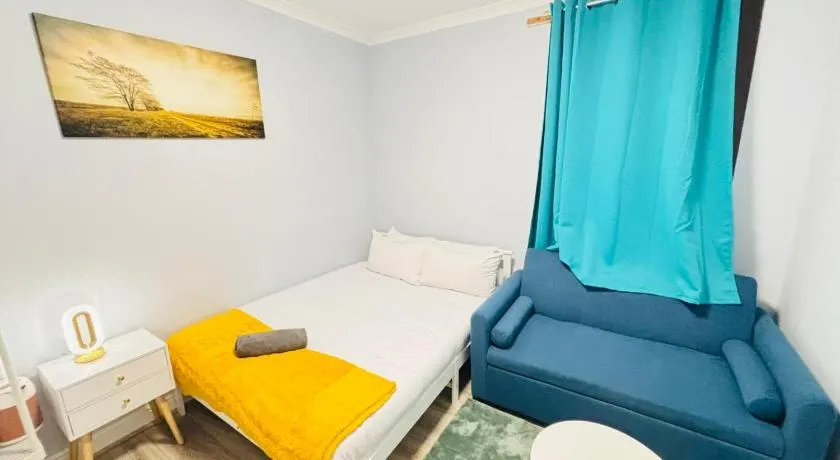 London Budget-Friendly Stay - Image 1