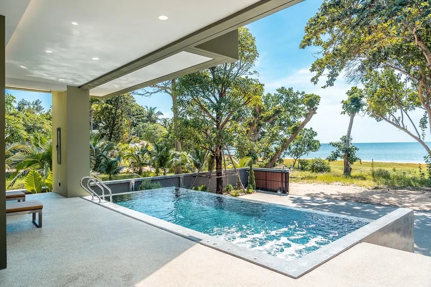 Merbrisa Rayong poolvilla-Ao khai beachfront - Image 1