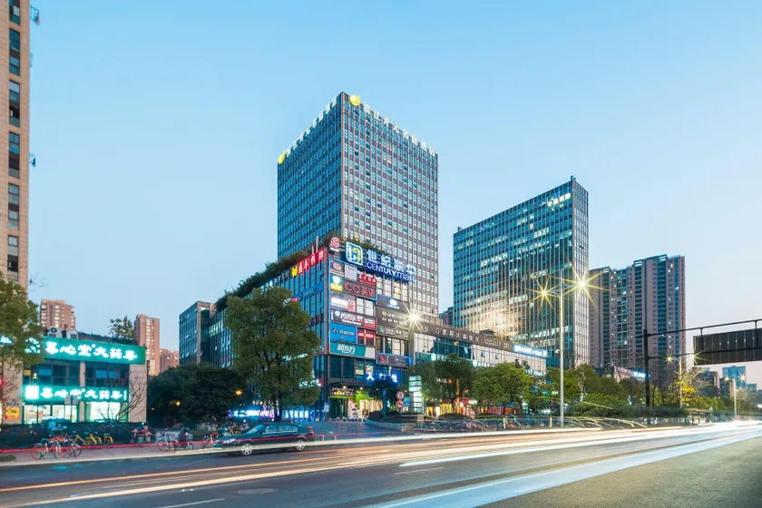 Hangzhou Binjiang Maison New Century Hotel - Image 1