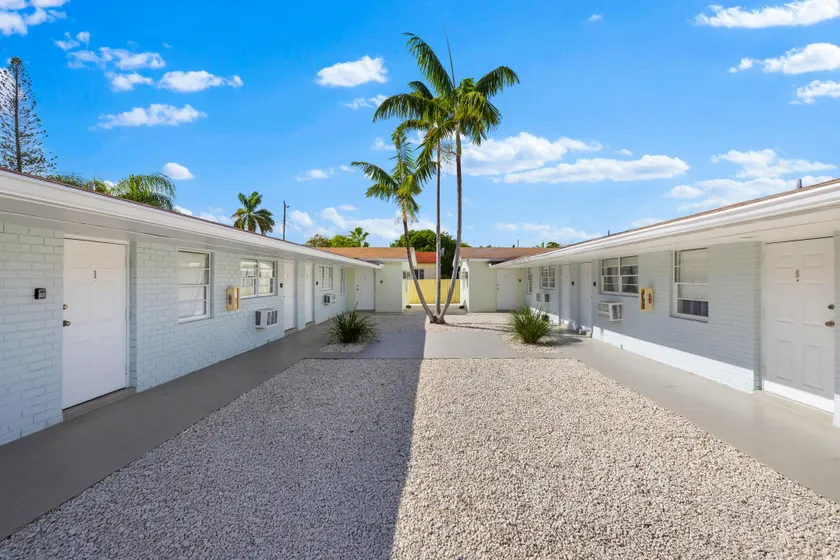 Sunset Inn - Hallandale Beach - Image 1