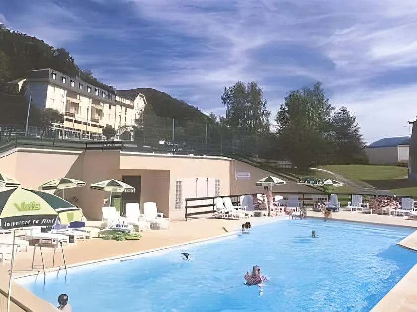Family Hotel - Image 1