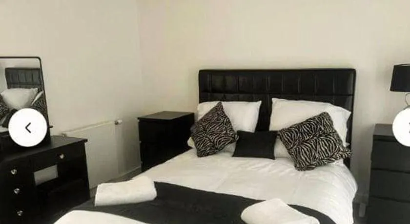 3 Bed-Sleeps 6-City Centre-Free Parking - Image 1