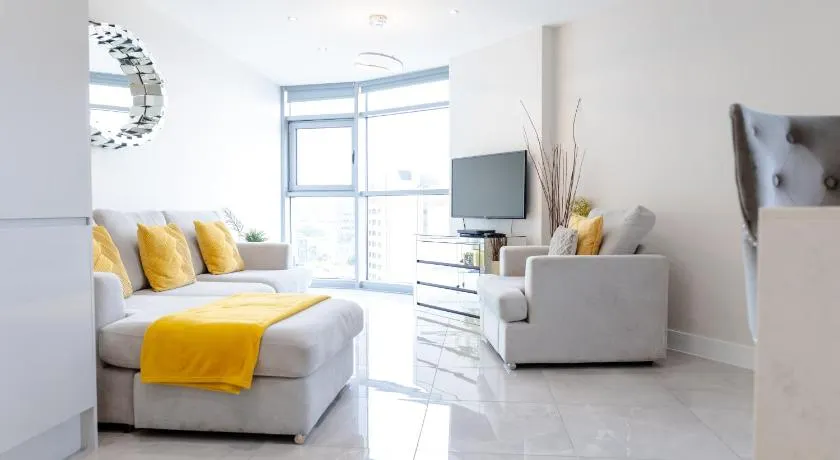 Luxury Cardiff City Centre Apartments - Image 1