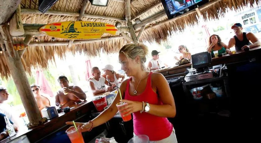NEW LISTING! The Village Breeze II - White-sand, Pool, Beaches, Daiquiris, Seafood! - Image 1