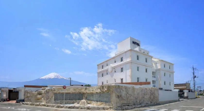 BE FREE HOTELS甲府は2025年8月にカップル専用のホテルをフルリノベーションした まったく新しいスタイルのホテルです様々なご利用者様の自由な過ごし方を提供するホテルとしてBE FREE HOTELsと名付けました - Image 1