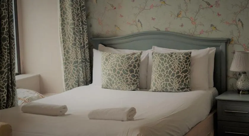 The Waterfront Townhouse Accommodation - Image 1