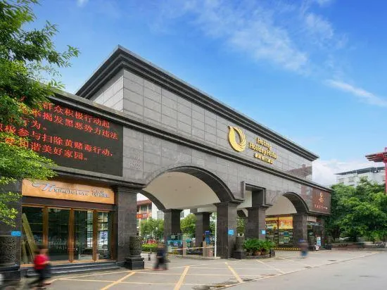 Hoting Holiday Hotel - Image 1