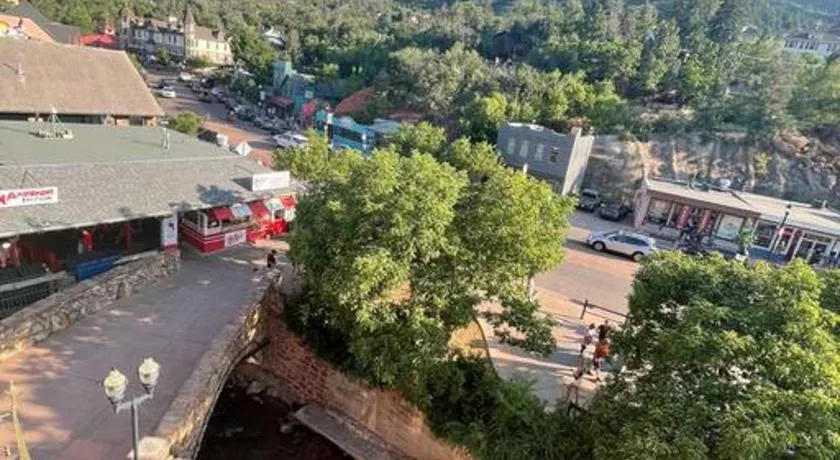 Manitou Incline Retreat - Image 1