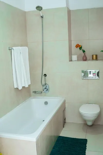 3 Bed Luxury Apartment - Image 1