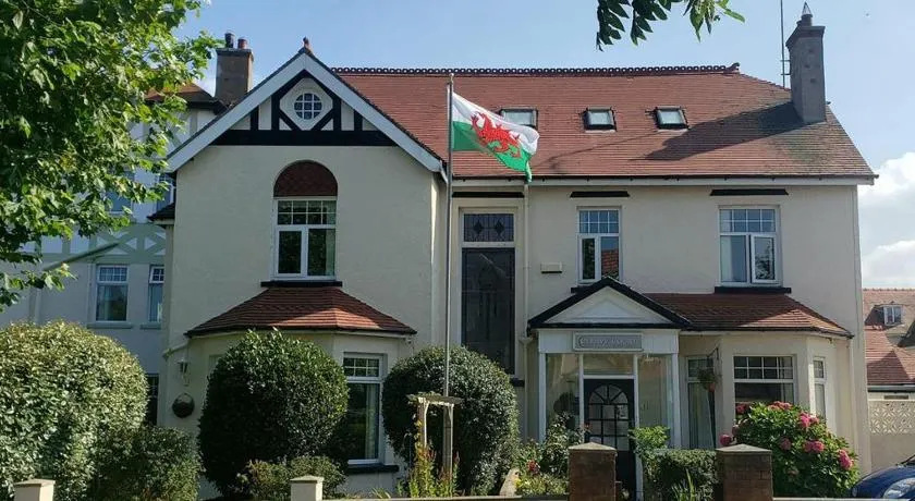 Cleave Court Guest House - Image 1