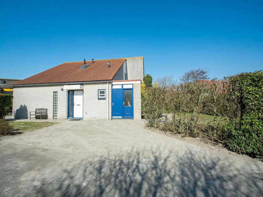 Charming villa near sandy beach - Image 1