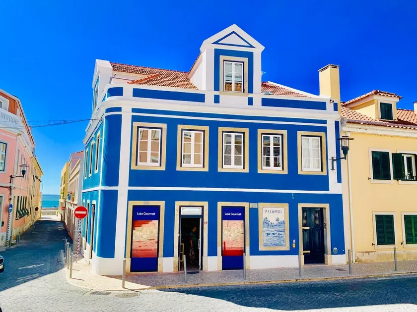 Love Paços de Arcos - Image 1