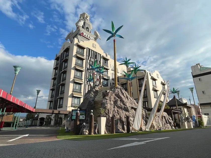 HOTEL PALMS - Image 1