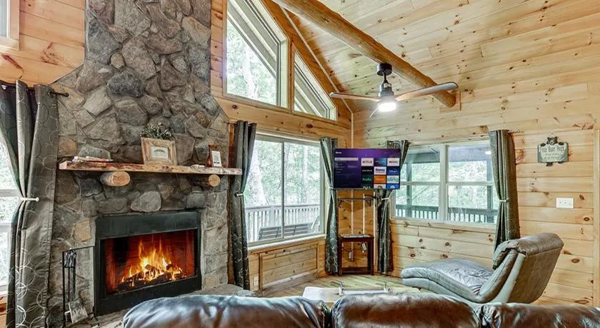 2 Person Jacuzzi Spa w Creekside Firepit - Image 1