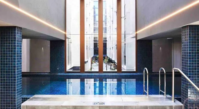 Midnight Luxe 2BR 2Bath 2Car 528 in the heart of Braddon Pool Sauna Gym Secure Parking Wifi Wine - Image 1