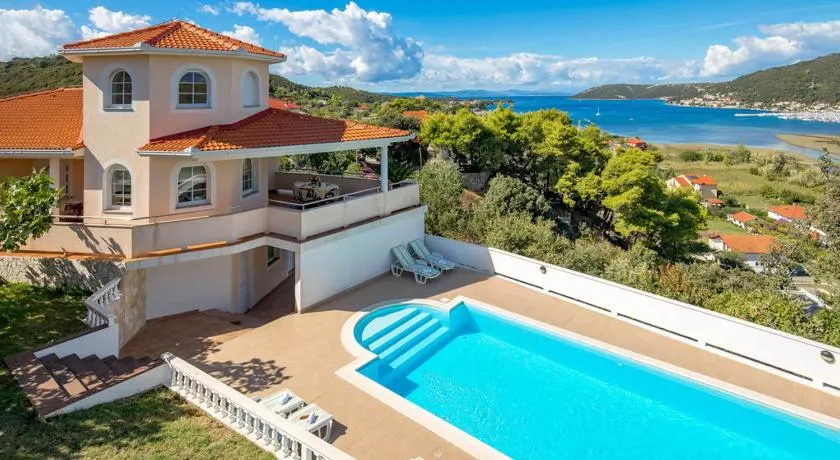 Villa Superior - Image 1