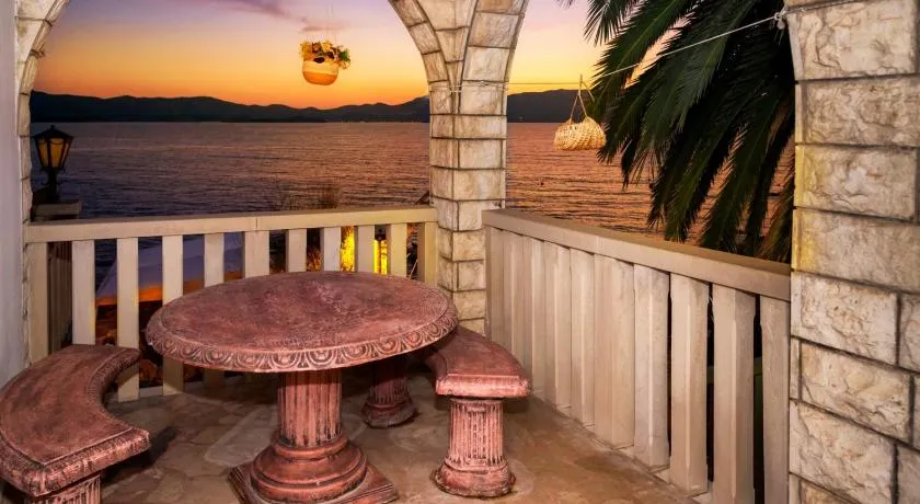 Grand Holiday Residence - Image 1