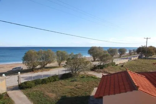 Mourteri house on the beach - Image 1
