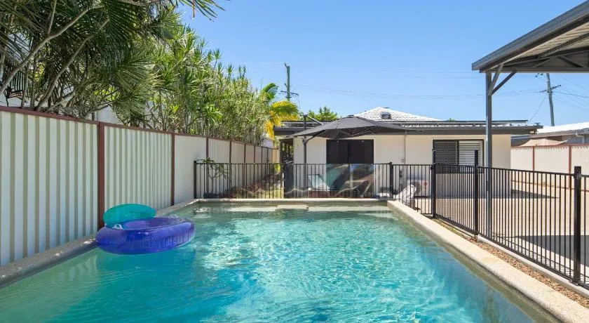 Golden Beach Bungalow - Seaside Living with Pool - Image 1