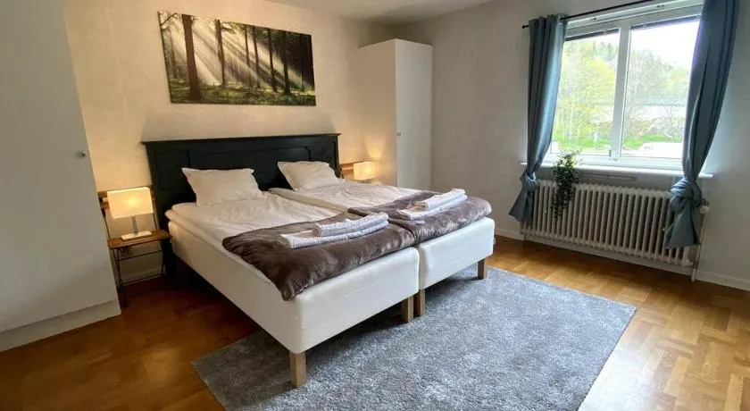 Härlig lägenhet med fri parkering - Image 1
