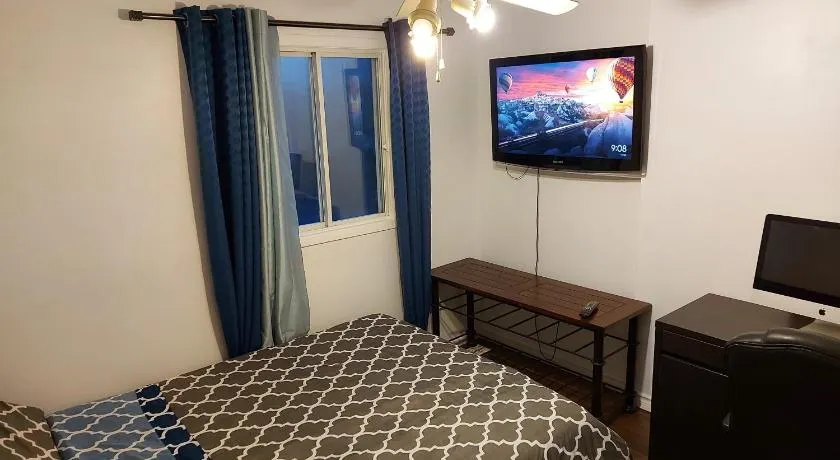 Bedroom in cozy townhome - Image 1