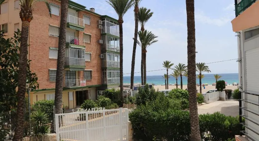 Archanda, apartamento en 1ª linea de playa - Image 1