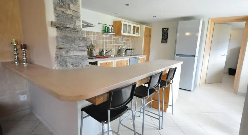 Lakeside Apartment - Image 1