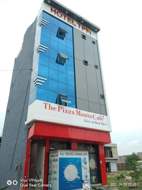 OYO 82818 Hotel Tpm - Image 1