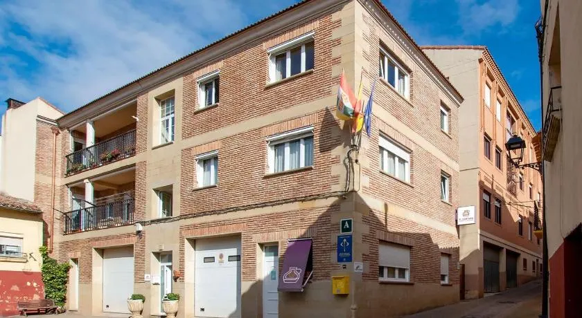ALBERGUE EL CANTARO - Solo Peregrino con Credencial - Image 1