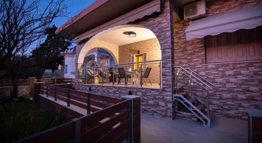 Dimitras Apartments - Image 1