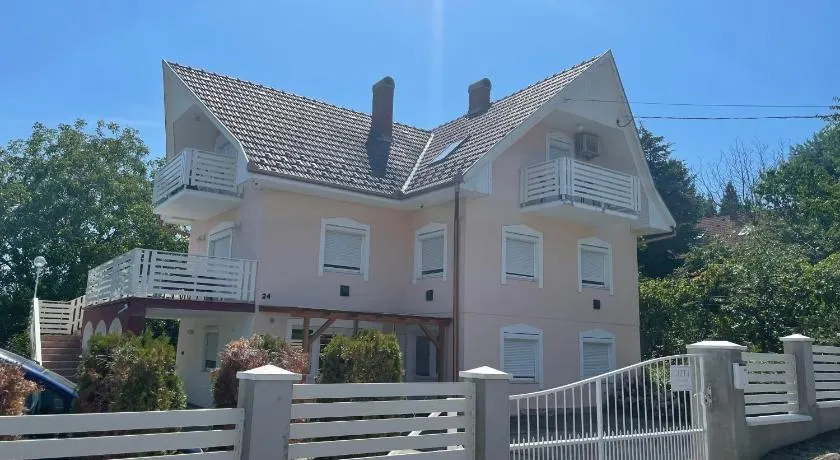 Gitta Apartmanház - Image 1
