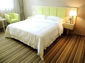 5 Yue Hotel Phoenix Branch - Image 1