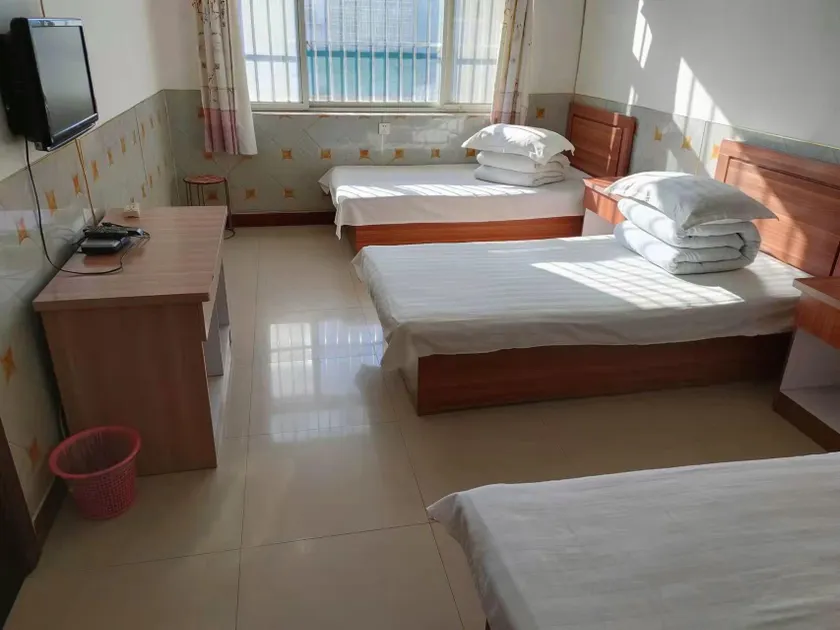 Fengyuan Hotel - Image 1