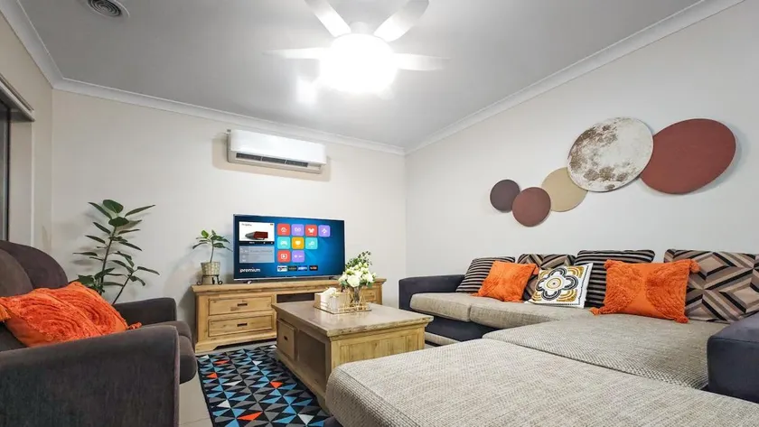 Family Getaway: Sleeps 8 Adults + 3 Kids - Image 1