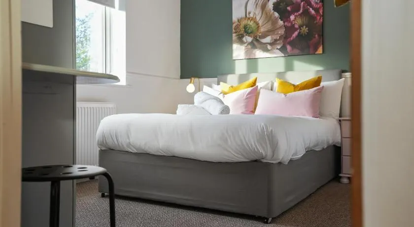 Tapton View - Modern Stay Near Chesterfield Town Center, Train Station & the Peak District - Image 1