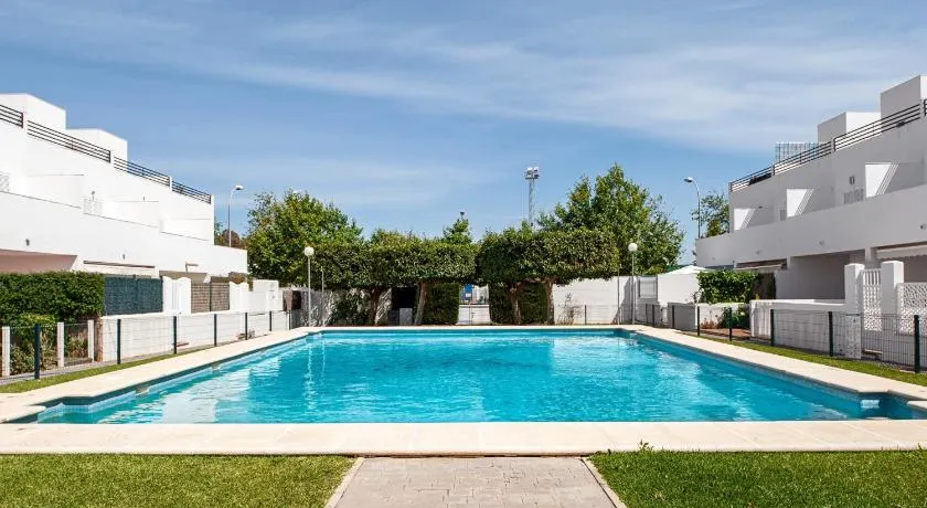 Maison avec jardin, piscine et terrasse | Vue montagne - Image 1