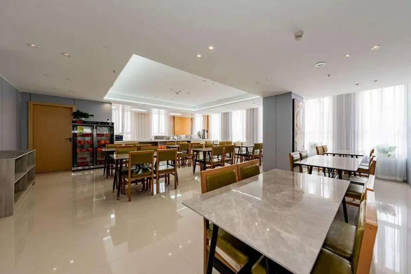 Bondi Hotel (Beiguo New Century Plaza) - Image 1