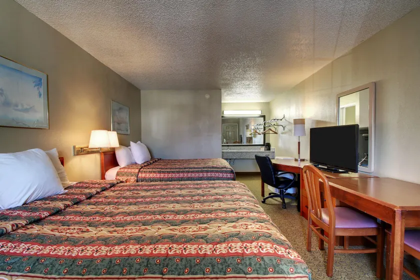 Key West Inn Wetumpka - Image 1