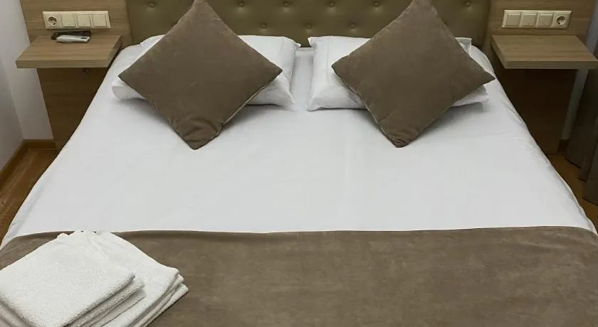 Hotel Varios - Image 1