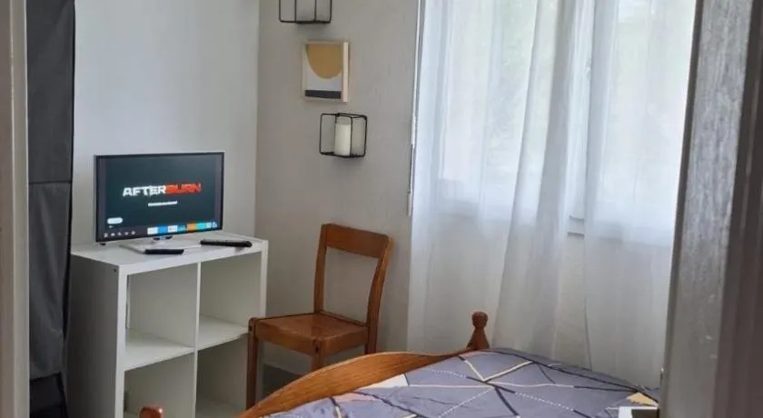 Chambre privée dans Maison au Quartier Calme - Image 1