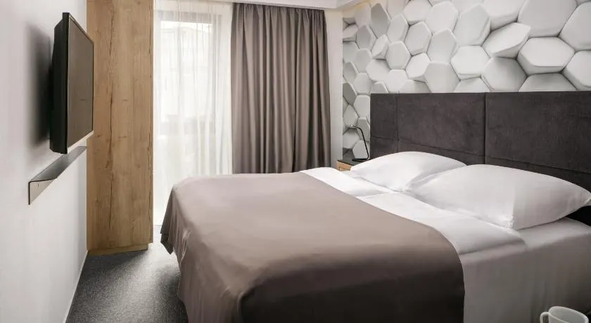 4 SMART HOTEL - Image 1