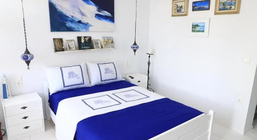 BLUE, Traditional House - Image 1