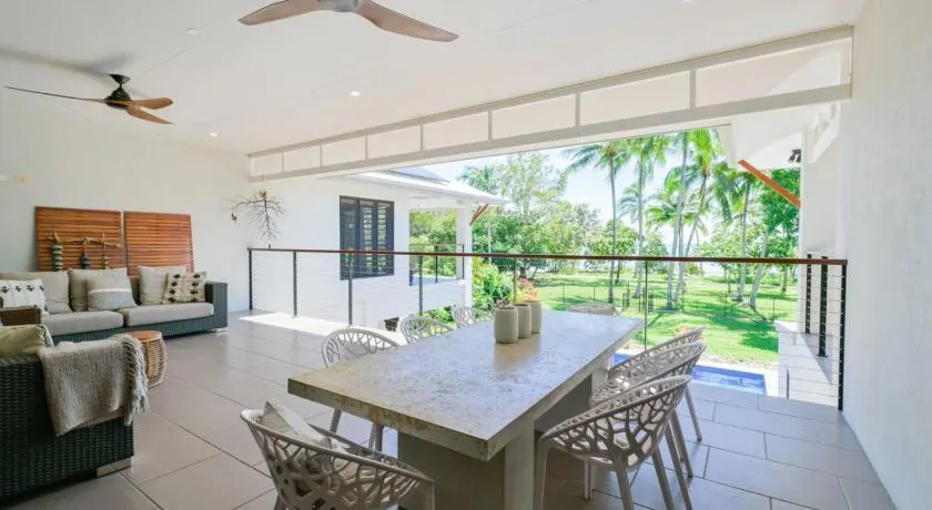 BIG Beach House Tranquility - Image 1