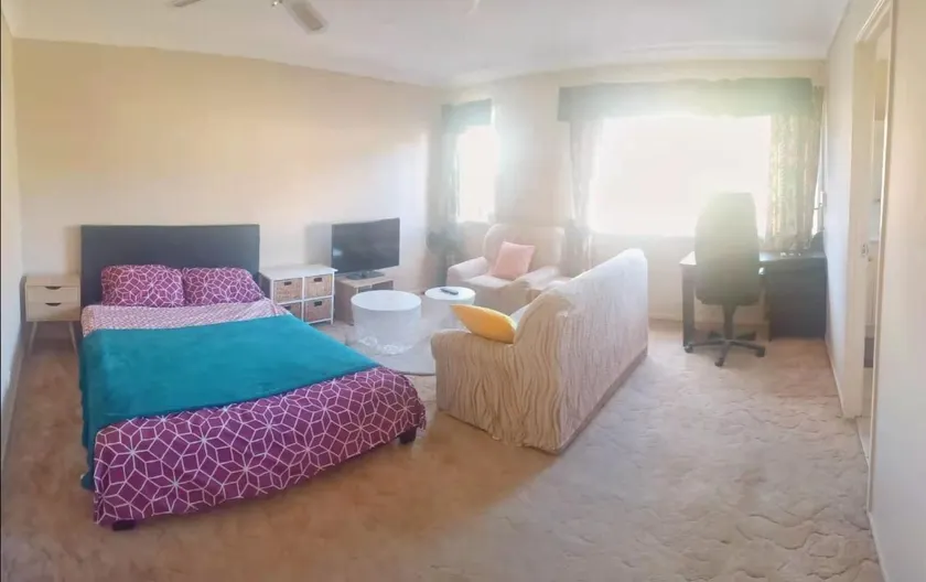 A203 Large master room  in good location - Image 1