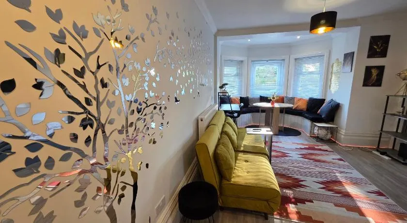 Cosy Apt Near Leas - 8ight Havens - Image 1
