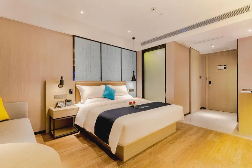 Lavande Holiday Hotel (Chongzhou Wanda High-speed Railway Station) - Image 1